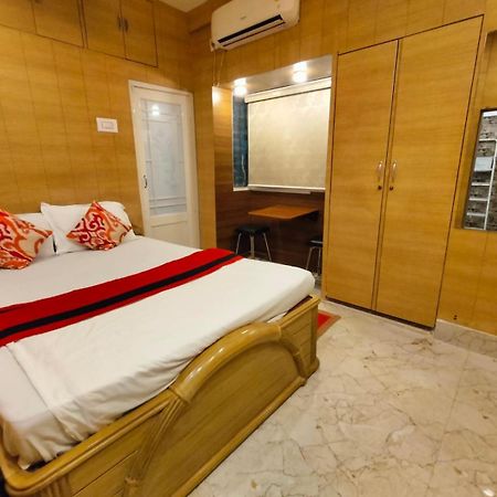 Bed and breakfast Kollolini Calcutta Extérieur photo