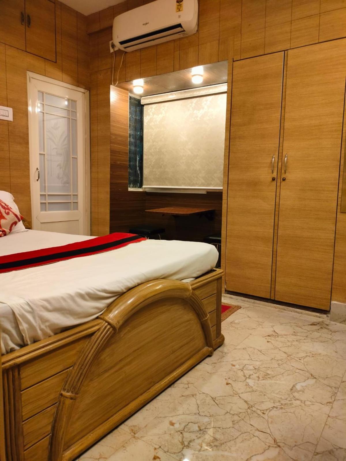 Bed and breakfast Kollolini Calcutta Extérieur photo