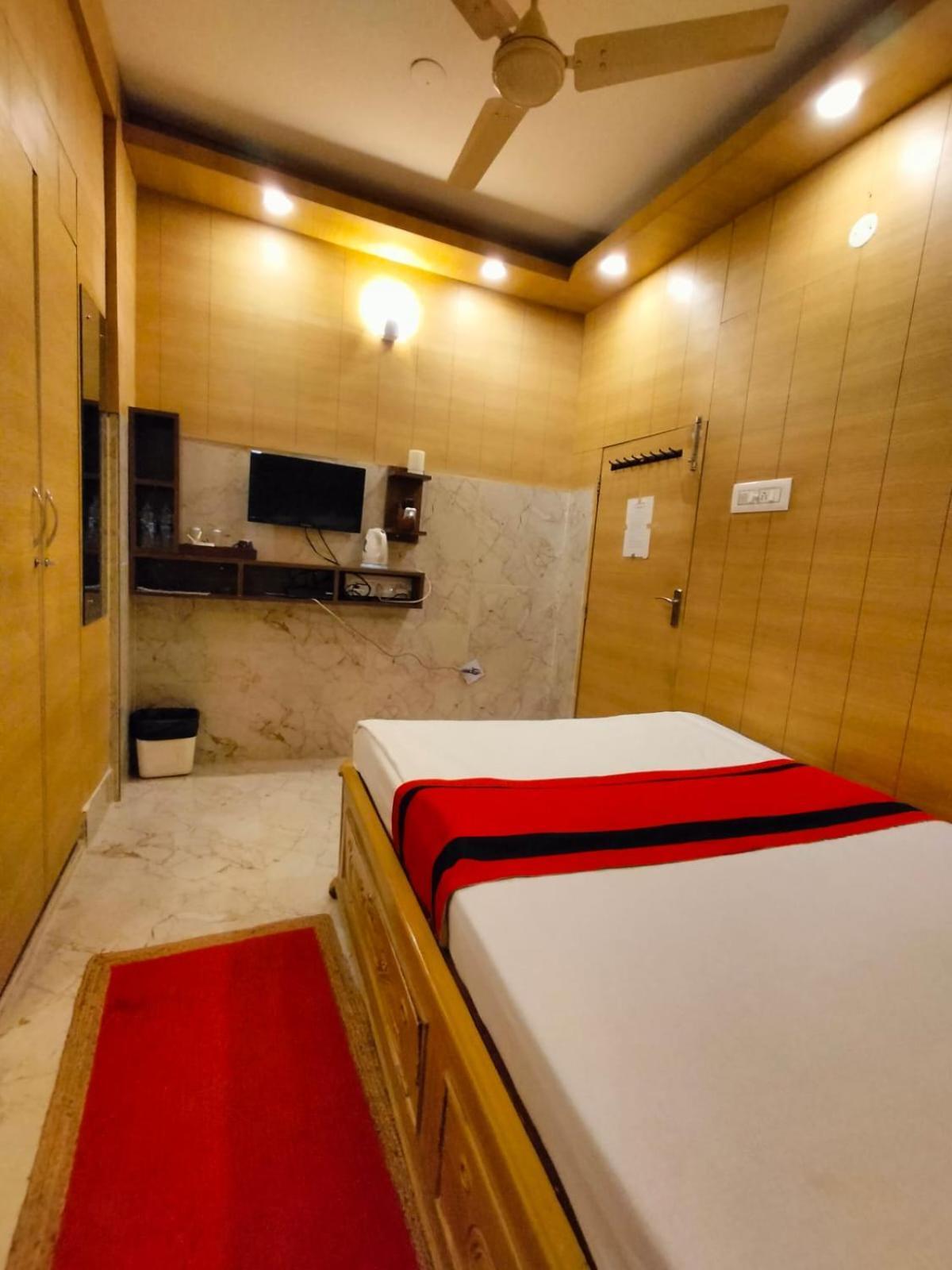 Bed and breakfast Kollolini Calcutta Extérieur photo